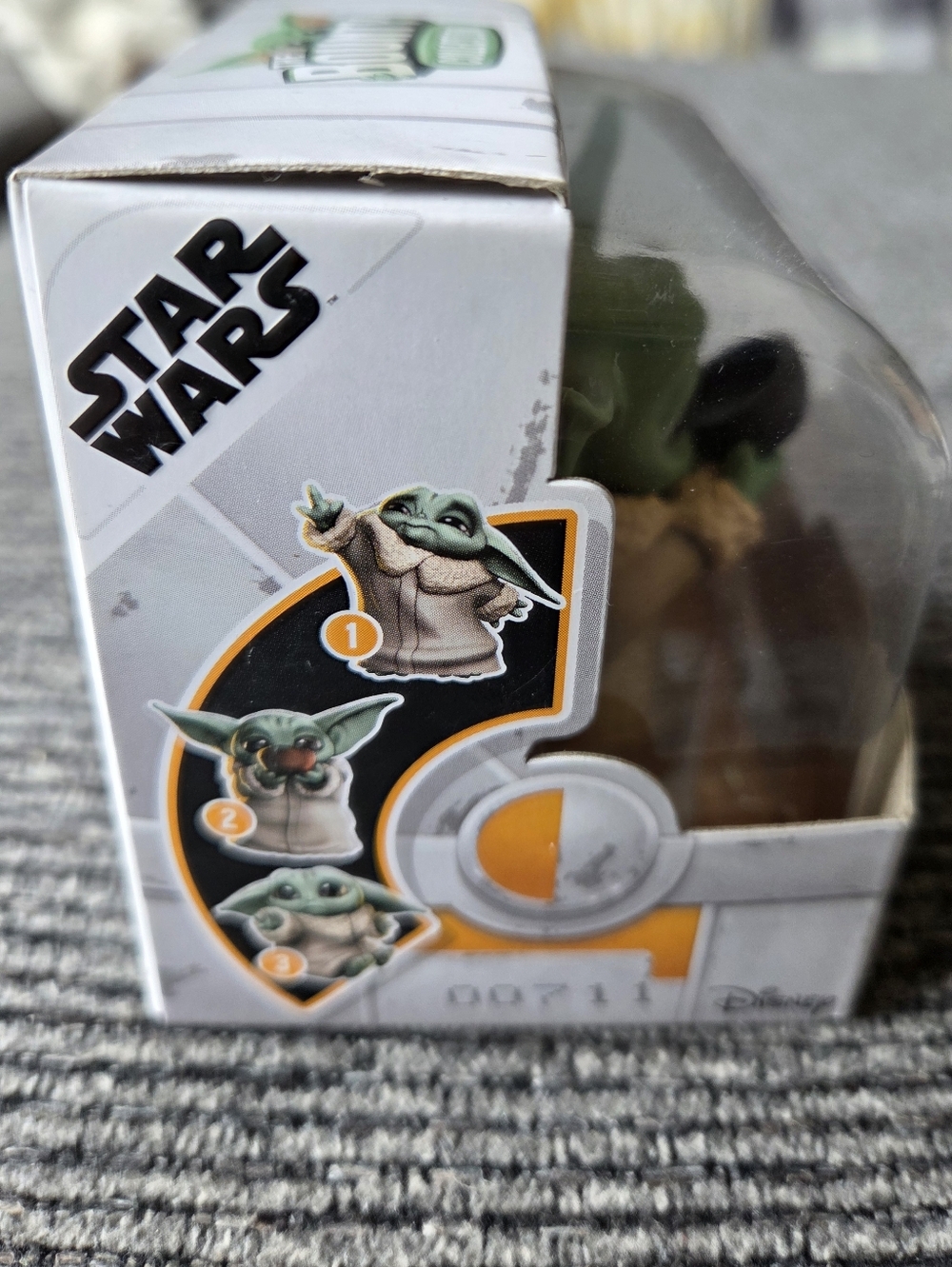Star Wars The Child (Grogu) Collectible Figure - Picture 2 of 4